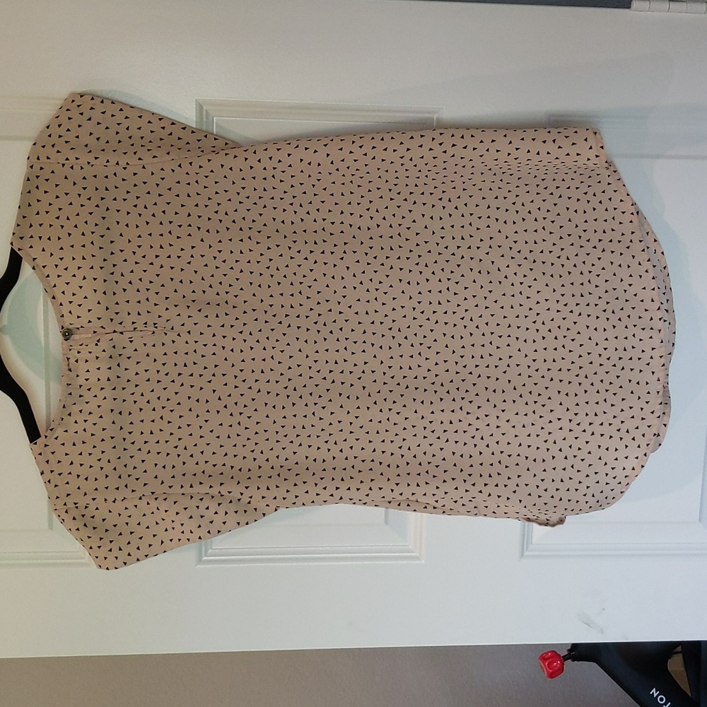 Sweet Rain Cream Blouse with Black Triangle Print - Picture 2 of 3